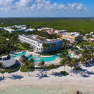 Resort Dreams & Tulum